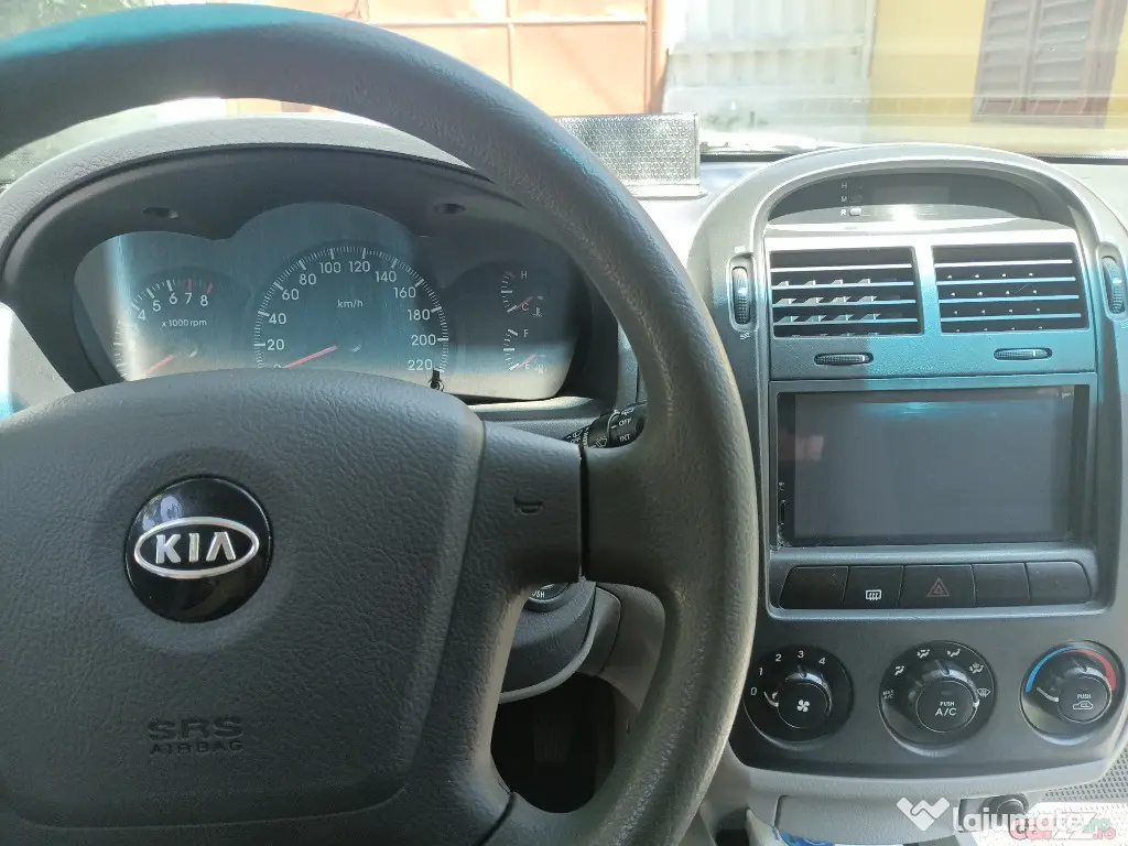 KIA Cerato Hatchback 1.6 Benzina | 2005 | 186.273 km | Acte la zi | Verificabila