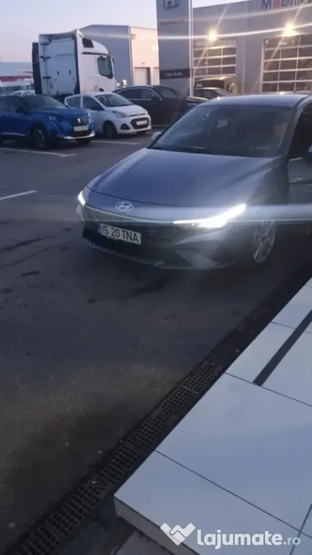 vând Hyundai Elantra Exclusive