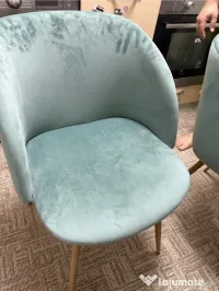 Scaun catifea ,au fost folosite foarte putin