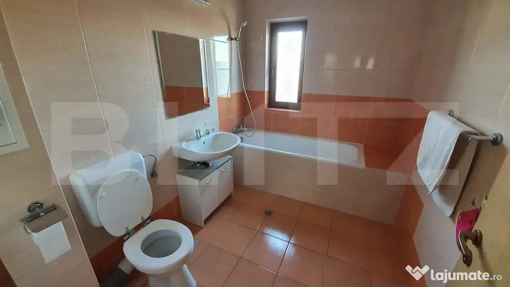 Apartament modern cu 3 camere, balcon și loc de parcare