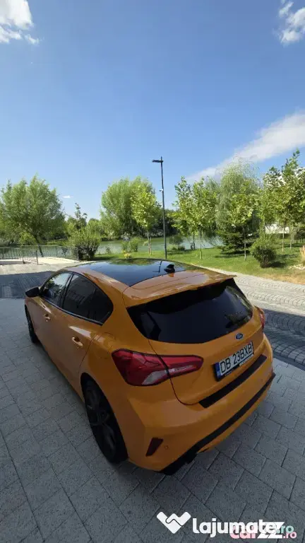 FORD Focus 2021 — imagine 10