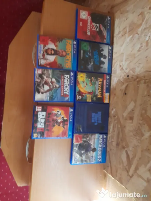 vând PlayStation 4