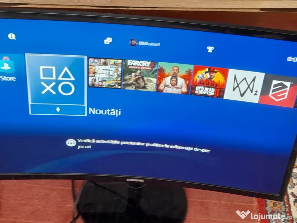 vând PlayStation 4