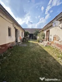 Casă de vanzare, 2 corpuri, 120 mp, teren 454 mp, zona Dumb