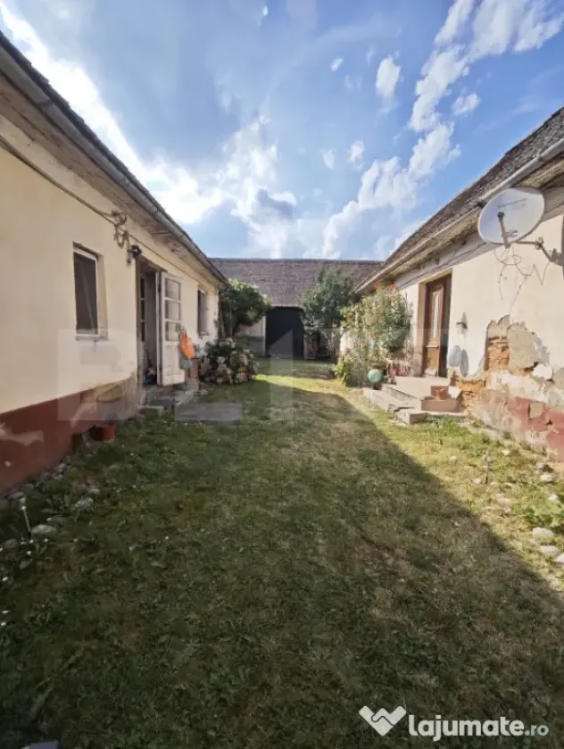 Casă de vanzare, 2 corpuri, 120 mp, teren 454 mp, zona Dumb - Dumbravita (Brasov)