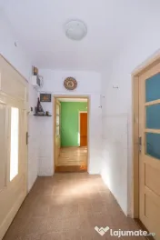 Casă din cărămidă, cu garaj și curte proprie – zona c 