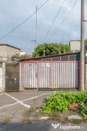 Casă din cărămidă, cu garaj și curte proprie – zona c 