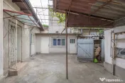 Casă din cărămidă, cu garaj și curte proprie – zona c 