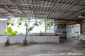Casă din cărămidă, cu garaj și curte proprie – zona c 