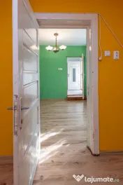 Casă din cărămidă, cu garaj și curte proprie – zona c 