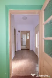 Casă din cărămidă, cu garaj și curte proprie – zona c 