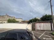 Casă din cărămidă, cu garaj și curte proprie – zona c 