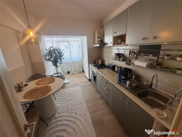 Ap 3 cam, et 2/3,86 mp utili, zona Gerald-B-dul Brailei reno - Focsani (Vrancea)