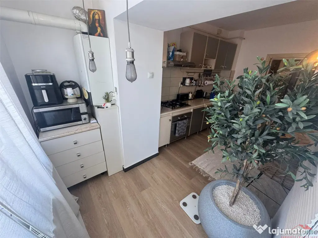 Ap 3 cam, et 2/3,86 mp utili, zona Gerald-B-dul Brailei reno - Focsani (Vrancea)