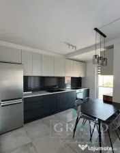 Închiriez apartament 3 camere – Dambu Rotund 
