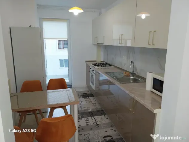 Inchiriez apartament 2 camere Dacia - bloc nou - loc de parcare inclus