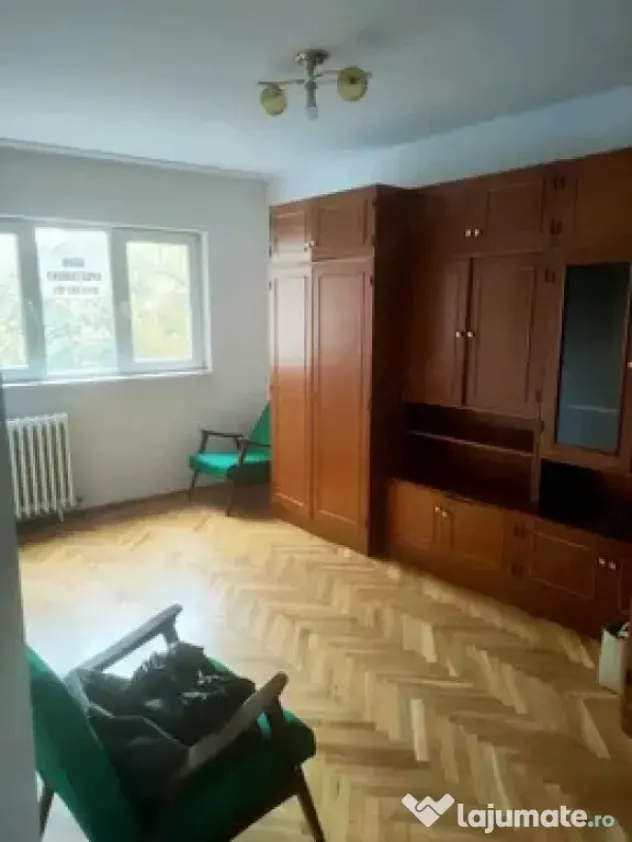 Vand mobila sufragerie