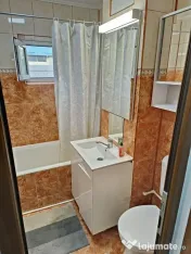 Vanzare - apartament cu 3 camere, etaj intermediar - Side... 