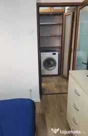 Vanzare - apartament cu 3 camere, etaj intermediar - Side... 