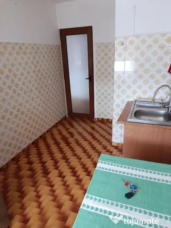 Tomis 3-apartament 2 camere decomandat cu gaze - Constanta (Constanta)