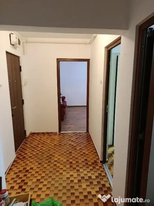 Tomis 3-apartament 2 camere decomandat cu gaze - Constanta (Constanta)