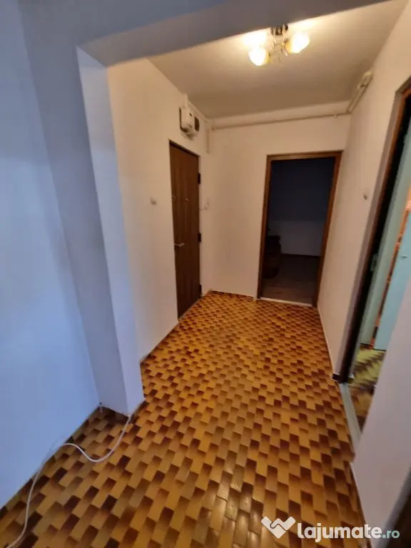 Tomis 3-apartament 2 camere decomandat cu gaze - Constanta (Constanta)