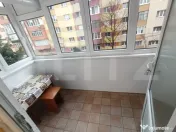 Închiriere apartament 3 camere, 2 băi, balcon închis –