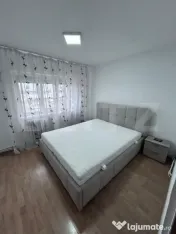 Apartament 2 camere decomandat-Peste strada de Mall, etaj 3 