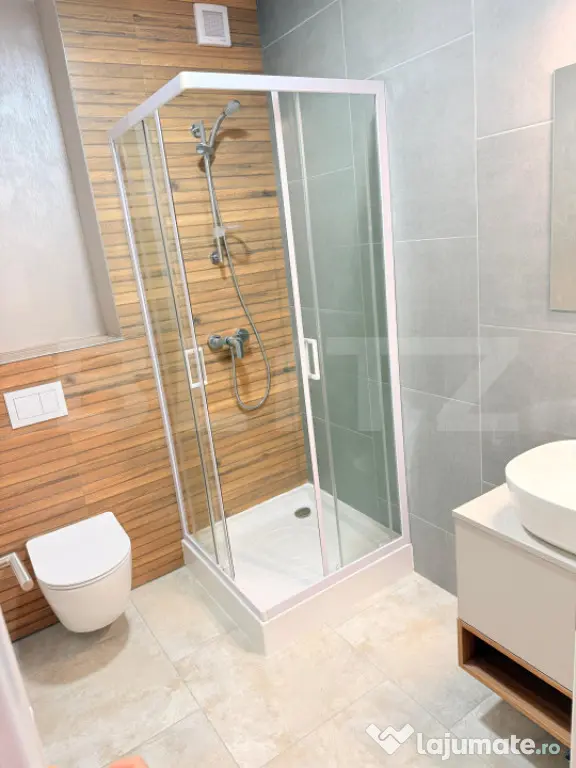 Apartament 3 camere , Tractorul , 75mp , prima inchiriere , - Brasov (Brasov)