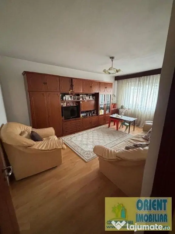Dacia, de vanzare apartament 3 camere, decomandat, gaze - Constanta (Constanta)