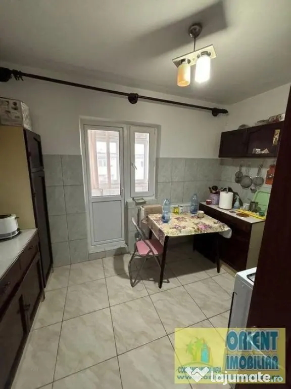 Dacia, de vanzare apartament 3 camere, decomandat, gaze - Constanta (Constanta)