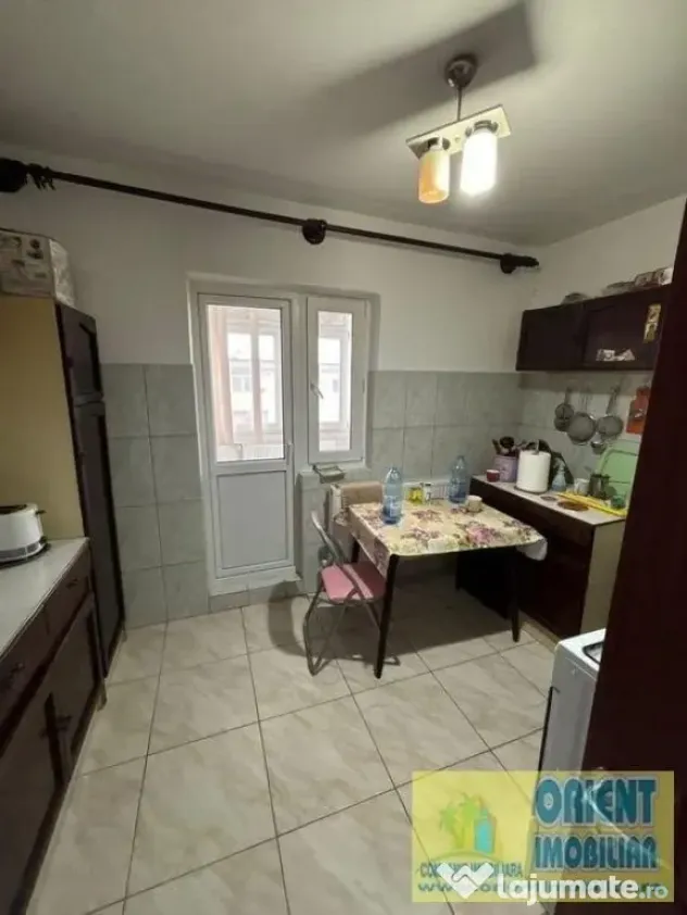 Dacia, de vanzare apartament 3 camere, decomandat, gaze - Constanta (Constanta)