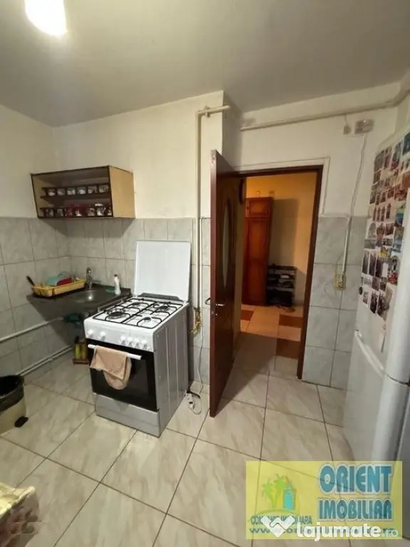 Dacia, de vanzare apartament 3 camere, decomandat, gaze - Constanta (Constanta)