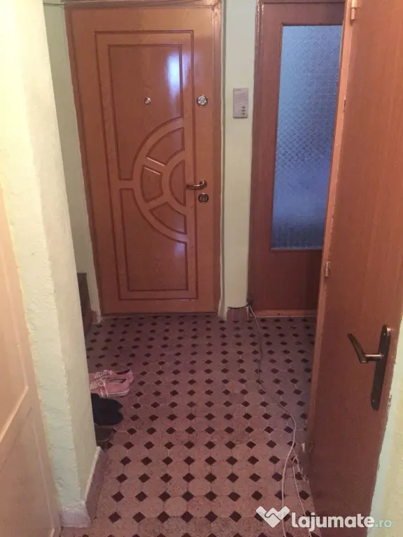 Proprietar ofer spre închiriere cameră apartament 2 camere Rectoratul Universității
