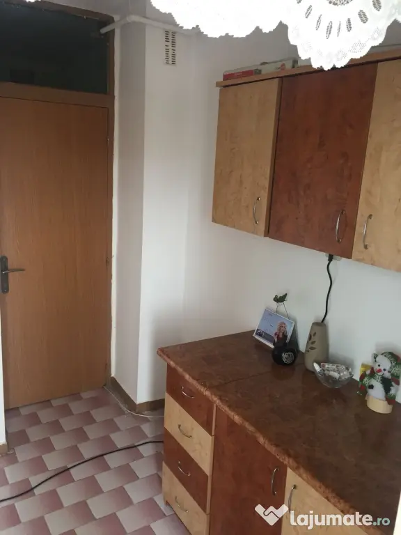 Proprietar ofer spre închiriere cameră apartament 2 camere Rectoratul Universității