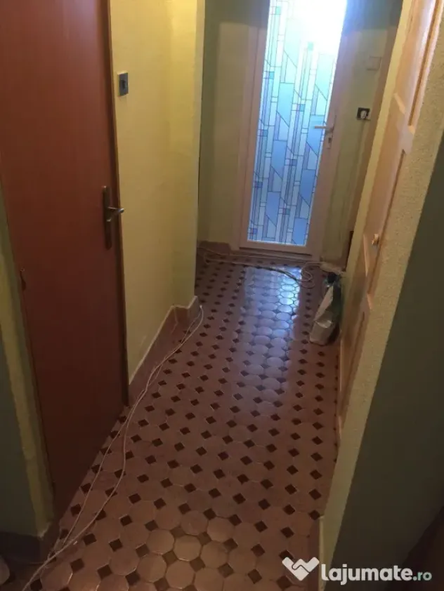 Proprietar ofer spre închiriere cameră apartament 2 camere Rectoratul Universității
