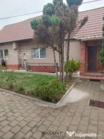 Casa cu doua apartamente si curte zona Turnisor