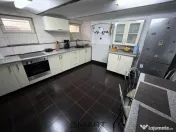Casa cu doua apartamente si curte zona Turnisor 