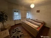 Casa cu doua apartamente si curte zona Turnisor 