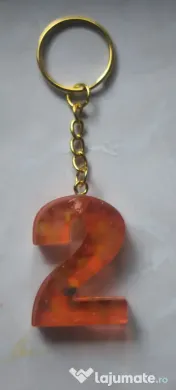 Breloc handmade din rășină cu doua numere 