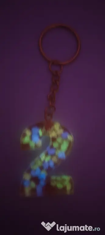 Breloc handmade din rășină cu doua numere