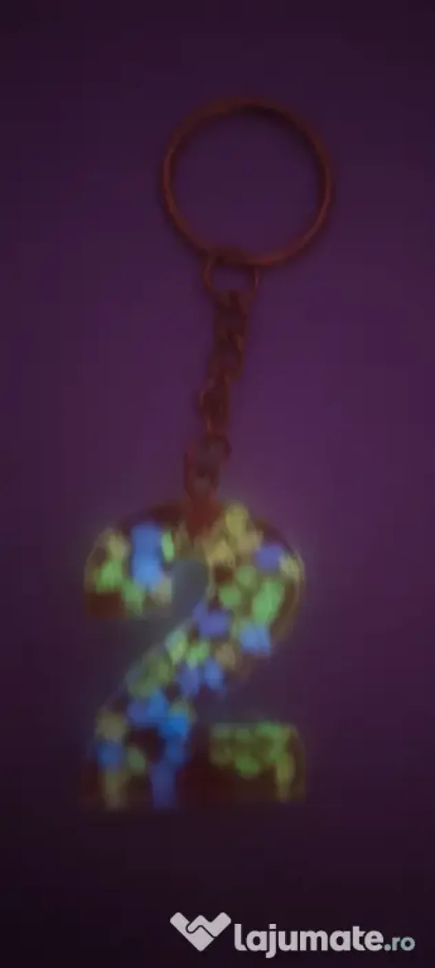 Breloc handmade din rășină cu doua numere