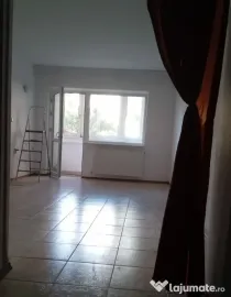 Apartament Cu 3 Camere Semidecomandate Zona Marasesti