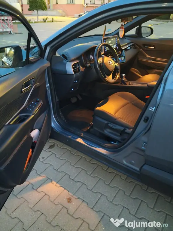 Vând Toyota C-HR, an fabricație 2020, 1.8 Hybrid, cutie automată, 63.448 km