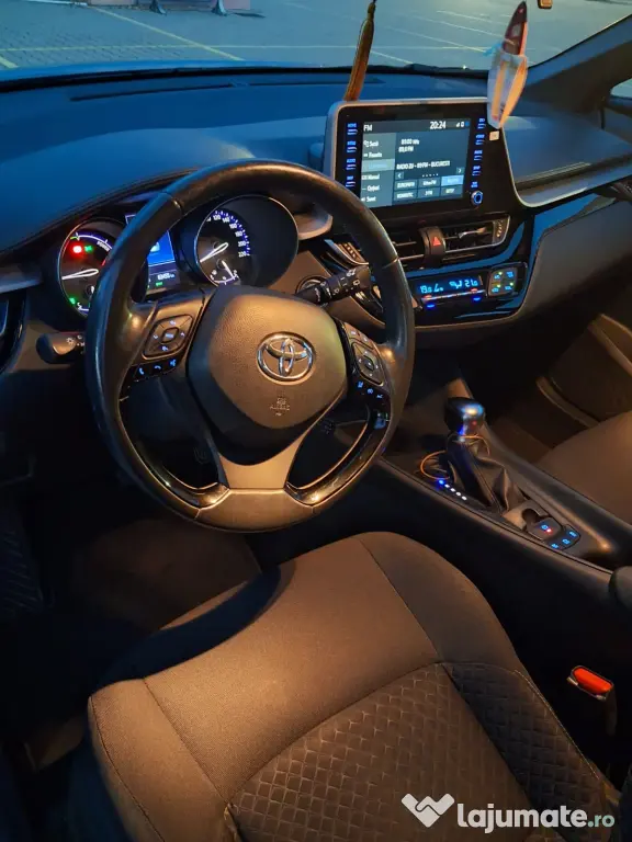 Vând Toyota C-HR, an fabricație 2020, 1.8 Hybrid, cutie automată, 63.448 km
