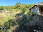 Teren intravilan 2350 mp+casa demolabila 