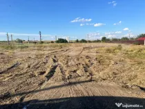 Teren intravilan, 6600 mp, deschidere trilaterală, zona Pie