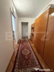 Apartament cu 2 camere, decomandat, la aproximativ 300 de me 