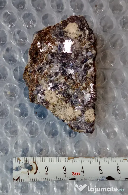 Calcit alb pe sfalerit blenda si pirita 7 cm.