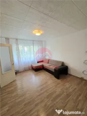 Apartament 3 Camere, Semidecomandat, zona Badea Cartan 